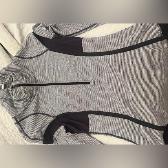 Lululemon grey/dark grey warm up jacket - Picture 2 of 4